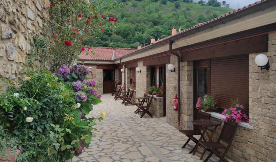 Hotel Arenas De Cabrales- Apartamentos Exterior photo